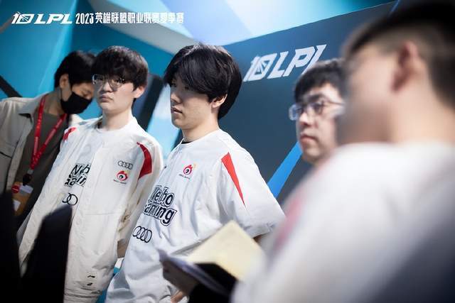 快攻和外线 快攻和外线