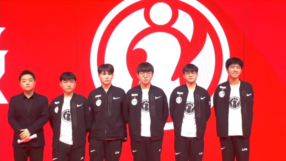 詹姆斯：我们要打出紧迫感和对抗 几个回合可能决定系列赛胜负.